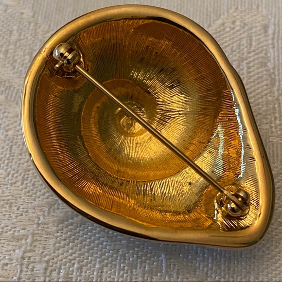 Enameled Seashell Pin - Picture 2 of 4